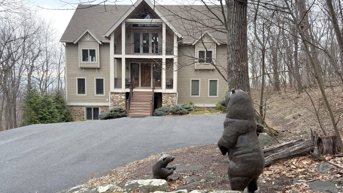 Nellysford House | Mountaintop Lodge with Wintergreen Advantage