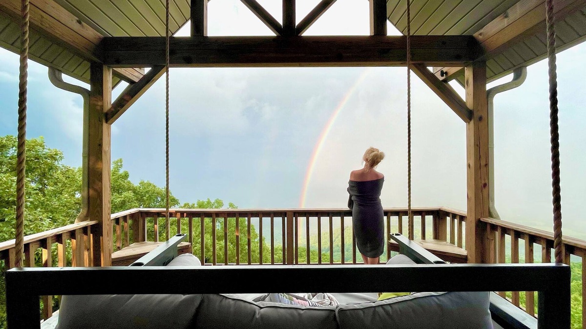 Russellville House | Mountaintop Retreat w/2 Decks & Breathtaking Views- Steps from Mt. Nebo Trails!