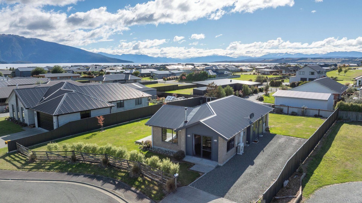 Te Anau House | Mountainview Escape - Te Anau Holiday House