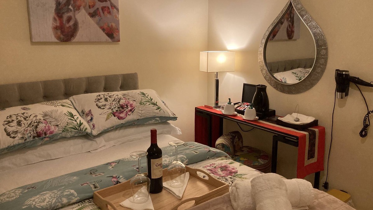 Belfast Apartment | Mountroyal Victorian Self Catering Studio Apartment 3. (Sleeps 2.)
