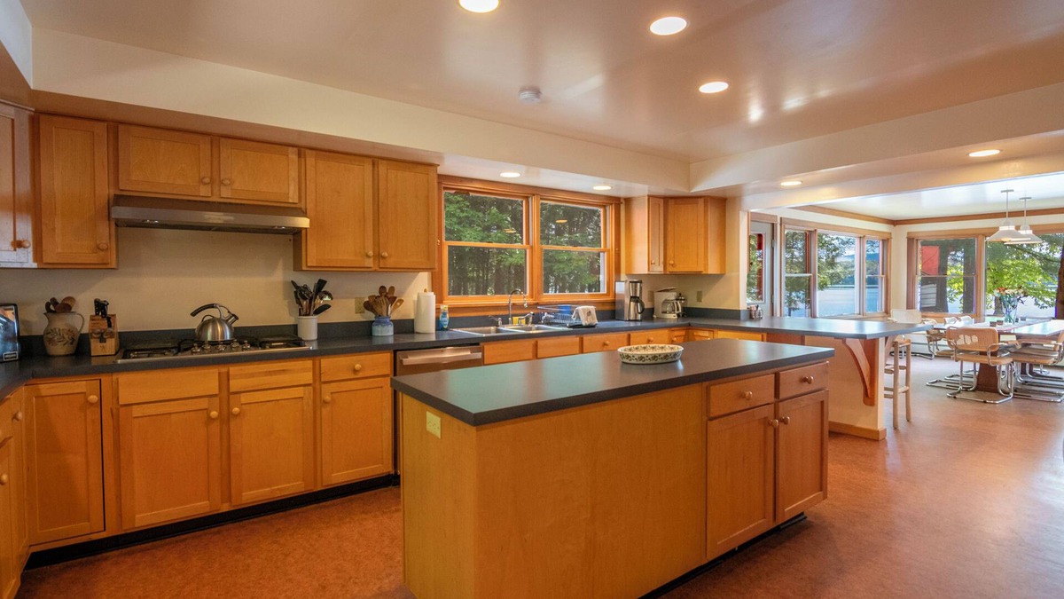 Saranac Lake Cabin | Mouse House: Pet & Family-Friendly Lakefront Camp