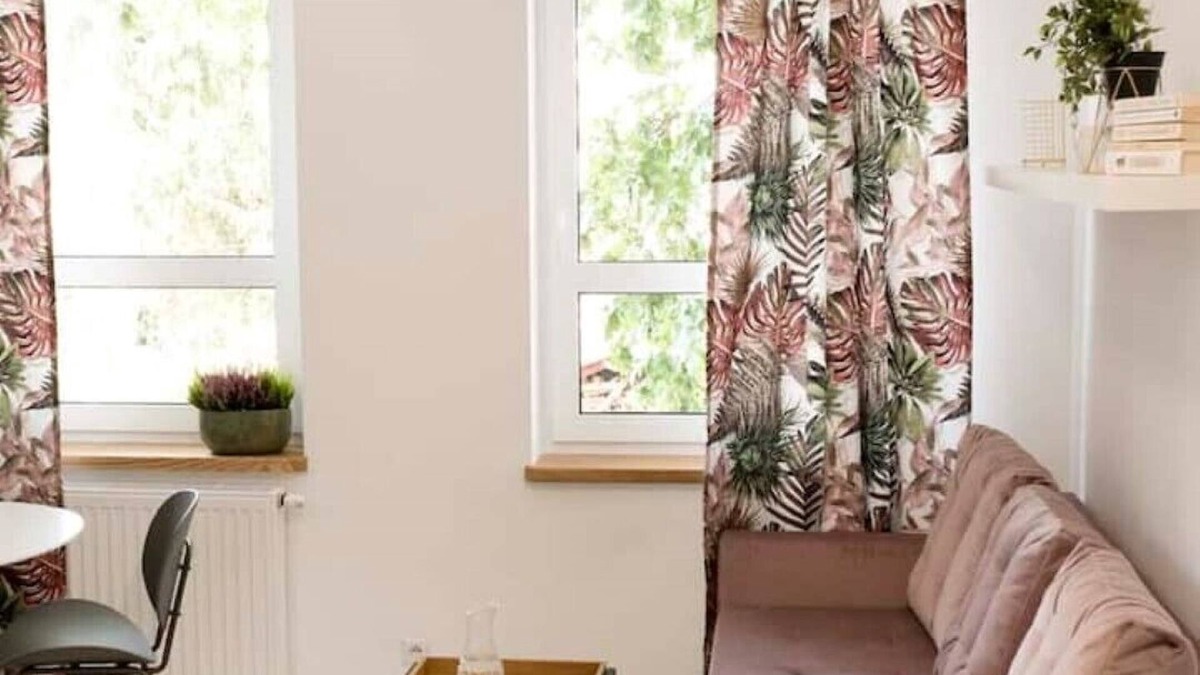 Psie Pole Apartment | Moveen! Jungle Themed Condo With Netflix