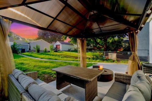 Nokomis Apartment | Movie Game Room & Fire Pit Luxury Spacious Home
