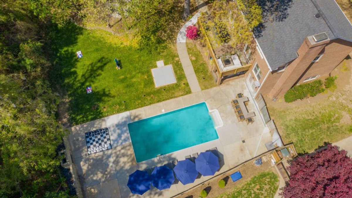Greensboro House | Movie Theatre, Pool, Fire-pit, 7 Bedrooms