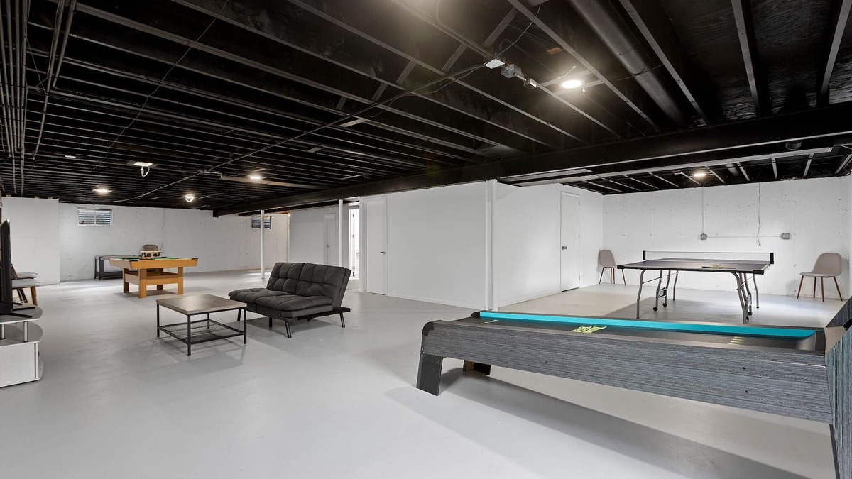 Oswego House | Moxie- w/Game Room- 4 Kings, Sleeps 15
