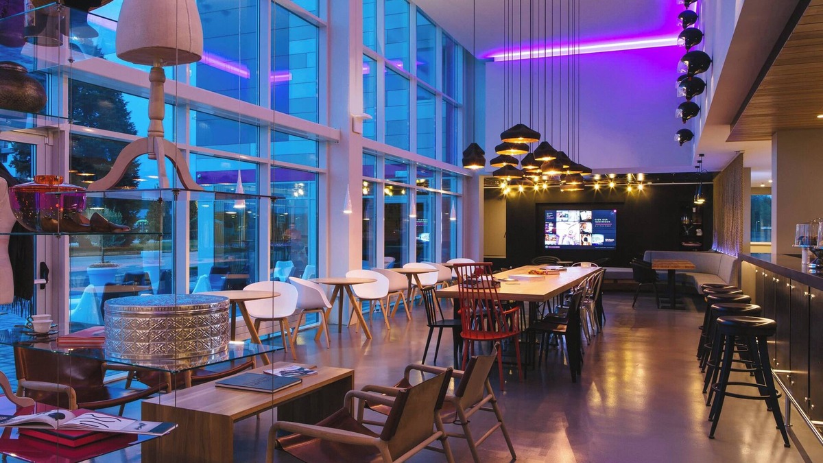 Somma Lombardo Hotel | MOXY Milan Malpensa Airport