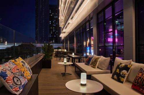 Futian CBD Hotel | Moxy Shenzhen North Station