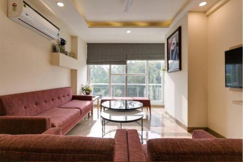 New Friends Colony Apartment | MOYDOM 3 BHK Appartment Opp NFC (Parties allowed)