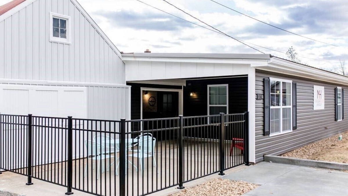 Hermann House | Mozart House, Unique 3 bed 3.5 Bath House with Spectacular Outdoor Space in Downtown Hermann, MO