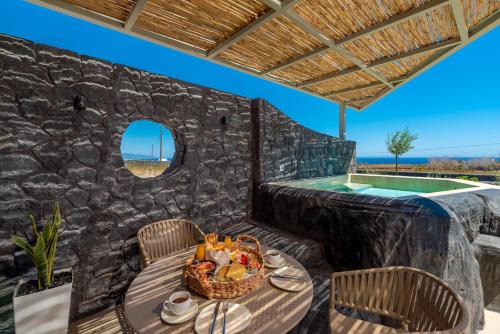 Kamari Bed & Breakfast | Mperes Villas