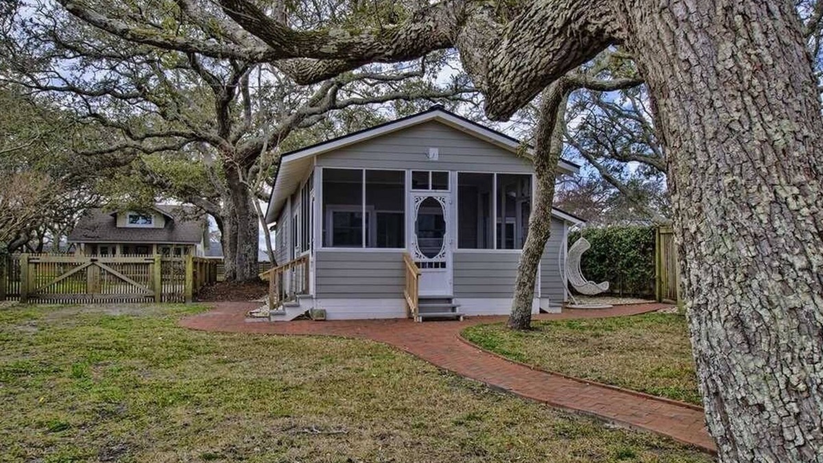 Harkers Island House | Mr. Bennie's Cafe 2 Bedroom Home by RedAwning
