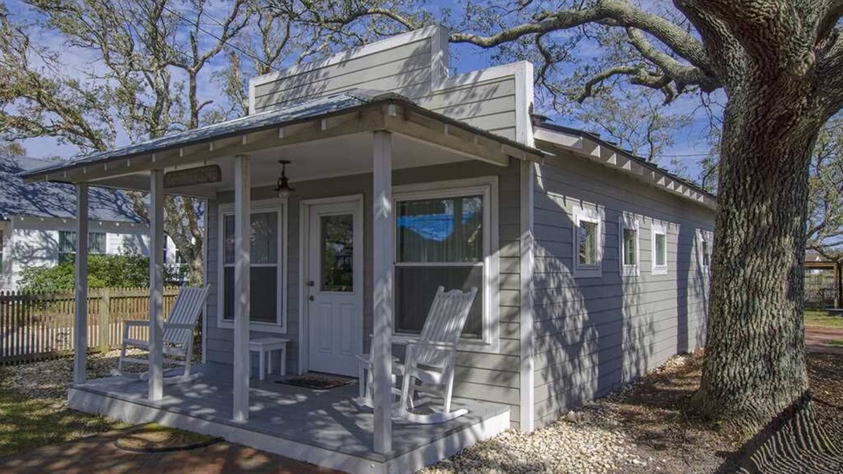 Harkers Island House | Mr. Bennies Cafe