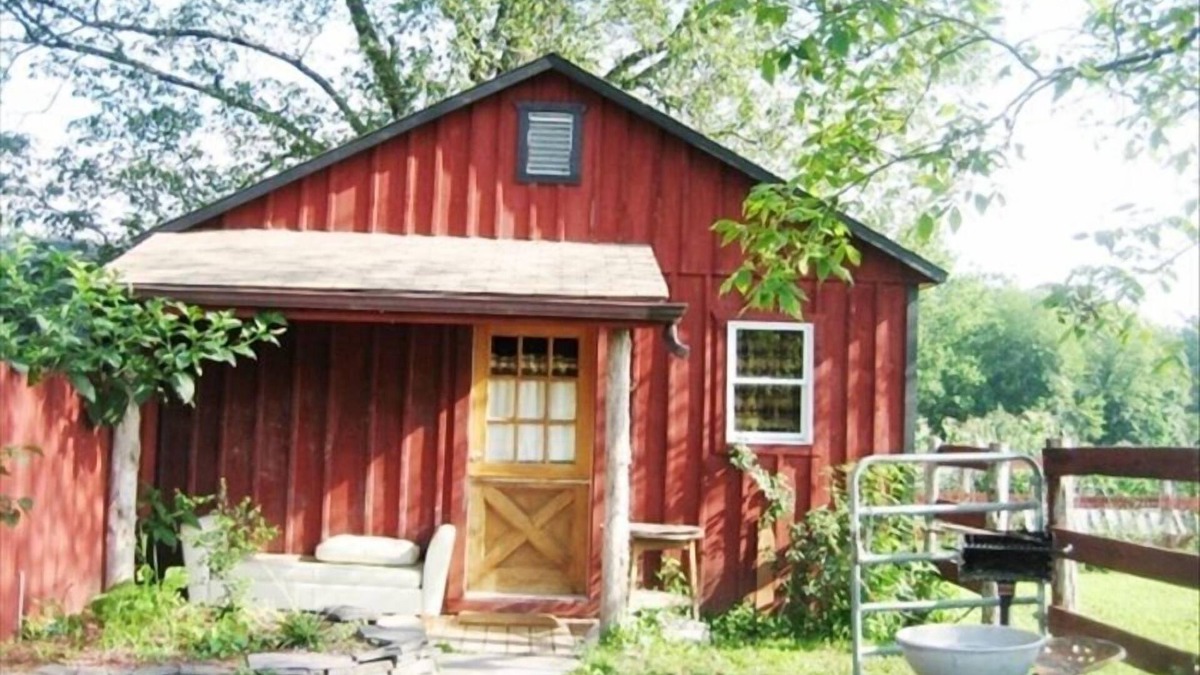 Accord Cabin | Mr Ed's Cabin on 27 acre Horse Farm Hot Tub & Stream