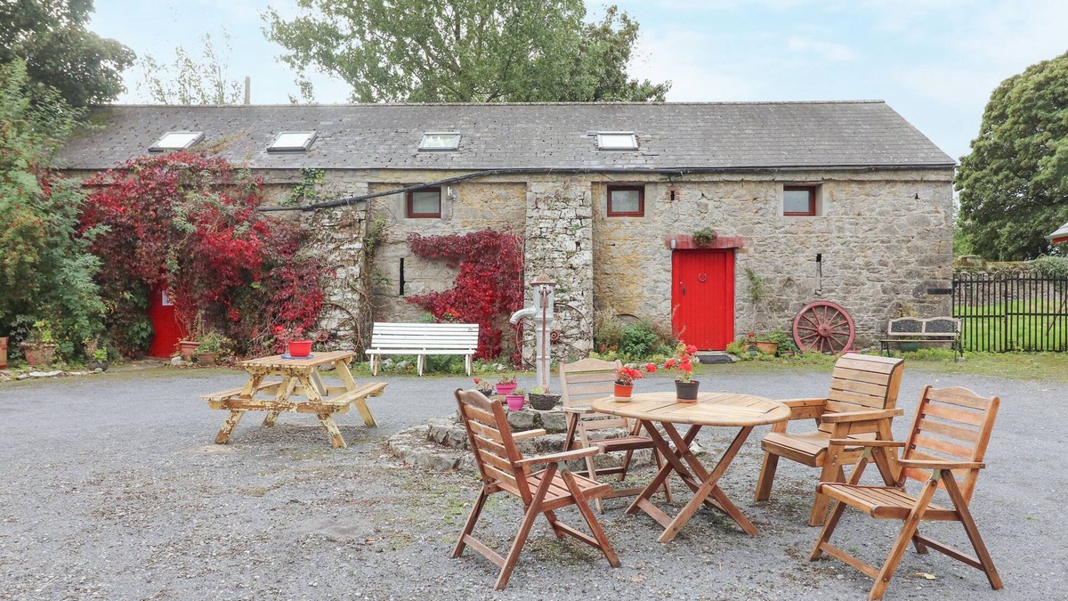 Ardfinnan Apartment | MRS DELANEY'S LOFT, pet friendly in Ardfinnan, County Tipperary