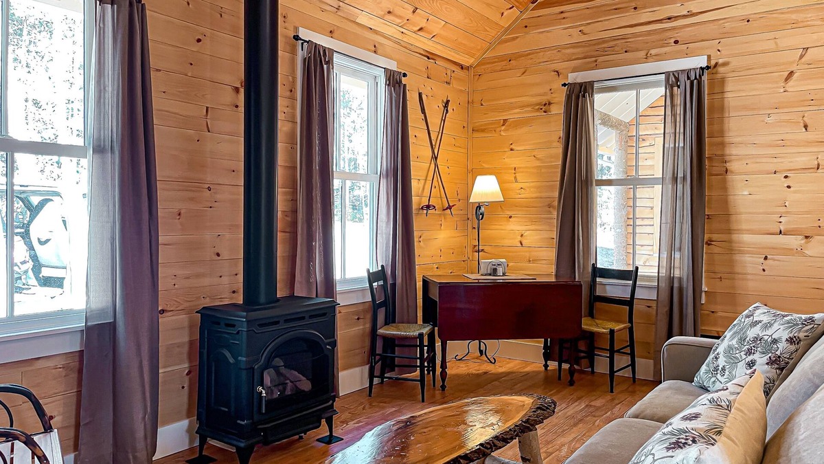 Meacham Cabin | Mrs. Otis's Cabin with Woodland View