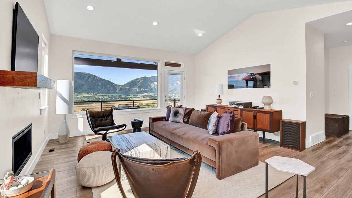 Eden House | MS 14 | Luxurious Scenic Retreat in Eden