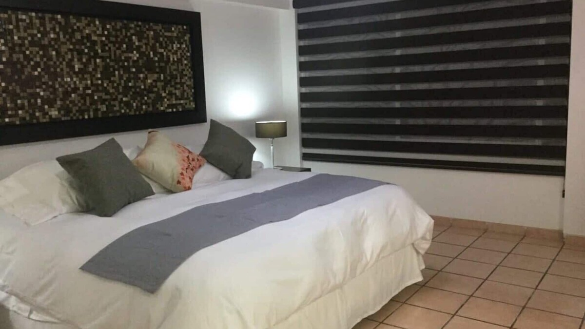 Downtown Queretaro Apartment | +MS +Tranquila Suite +Ubicadísima +Cerca Av. Zaragoza