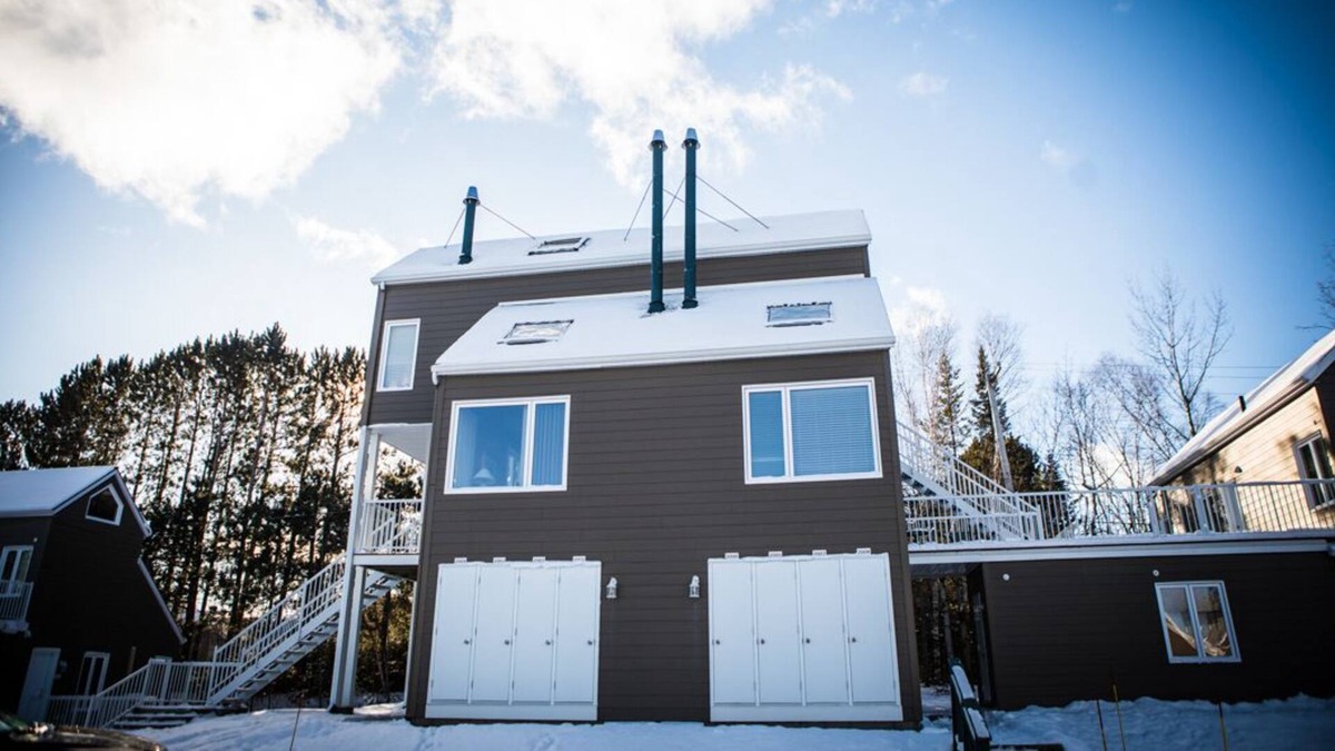 Beaupre Apartment | MSA rental condo--3 min from the mountain