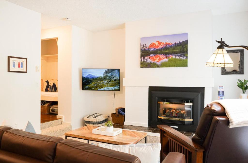 Glacier House | Mt Baker Den, Sleeps 4
