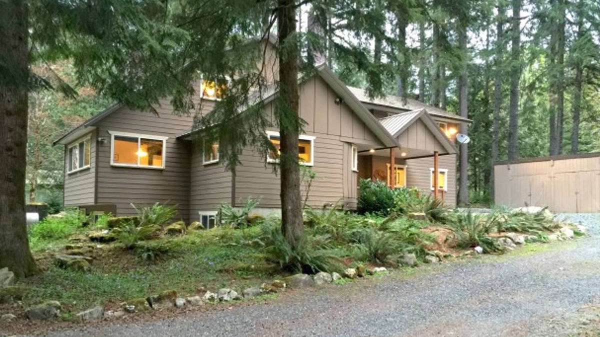 Warnick House | Mt. Baker Lodging Cabin 3 – Sleeps 26!