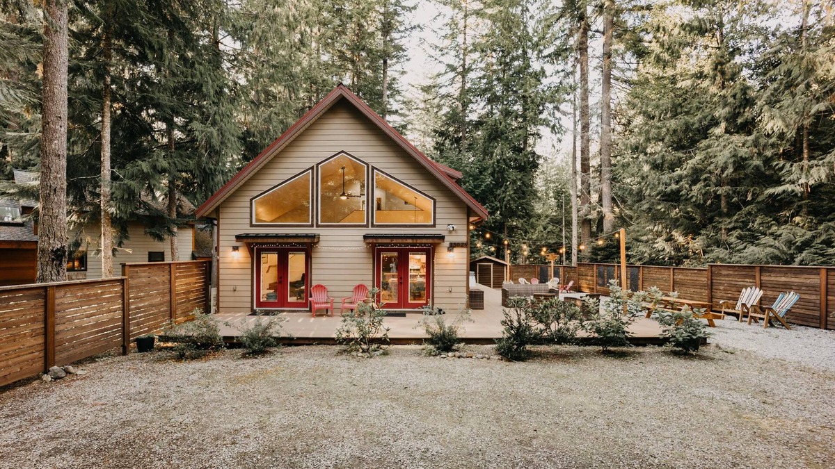 Glacier Cabin | Mt Baker Rim Cabin 24 - Hot Tub, WIFI, Air Conditioning, Sleeps 8