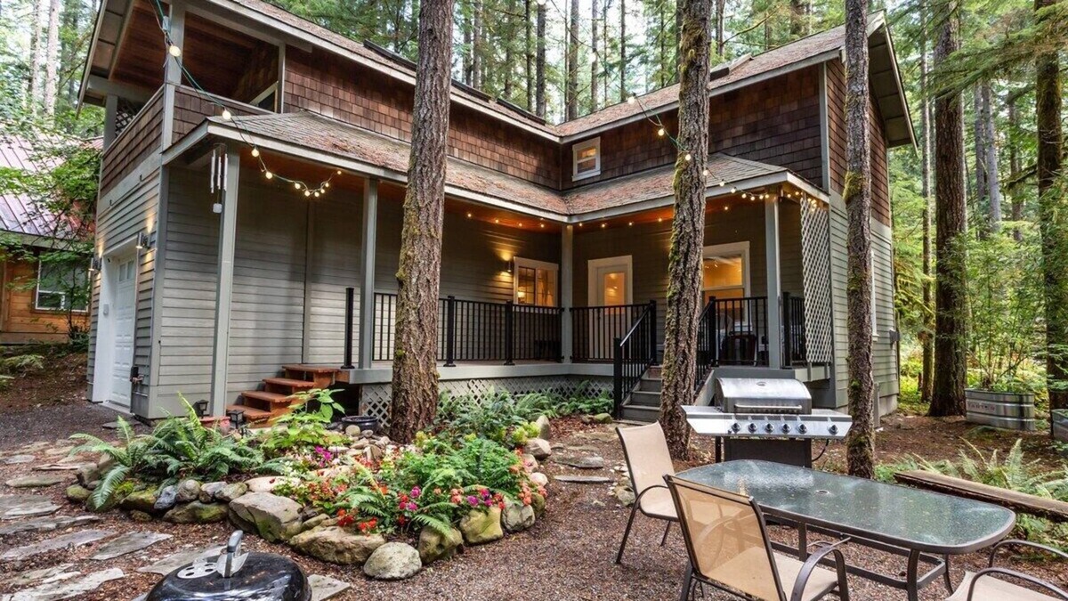 Warnick Ski Chalet | Mt. Baker ski stash, fast Wi-Fi