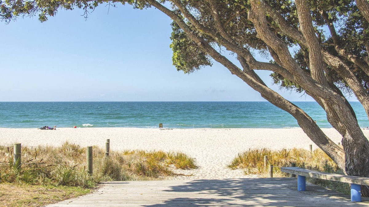 Mount Maunganui Cottage | Mt Beach Retreat - Mt Maunganui Holiday Home