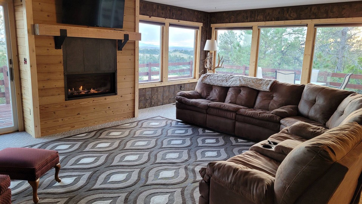 Roy House | MT Breaks Bunkhouse, secluded 4-bed house, minutes from Missouri River, NE Roy