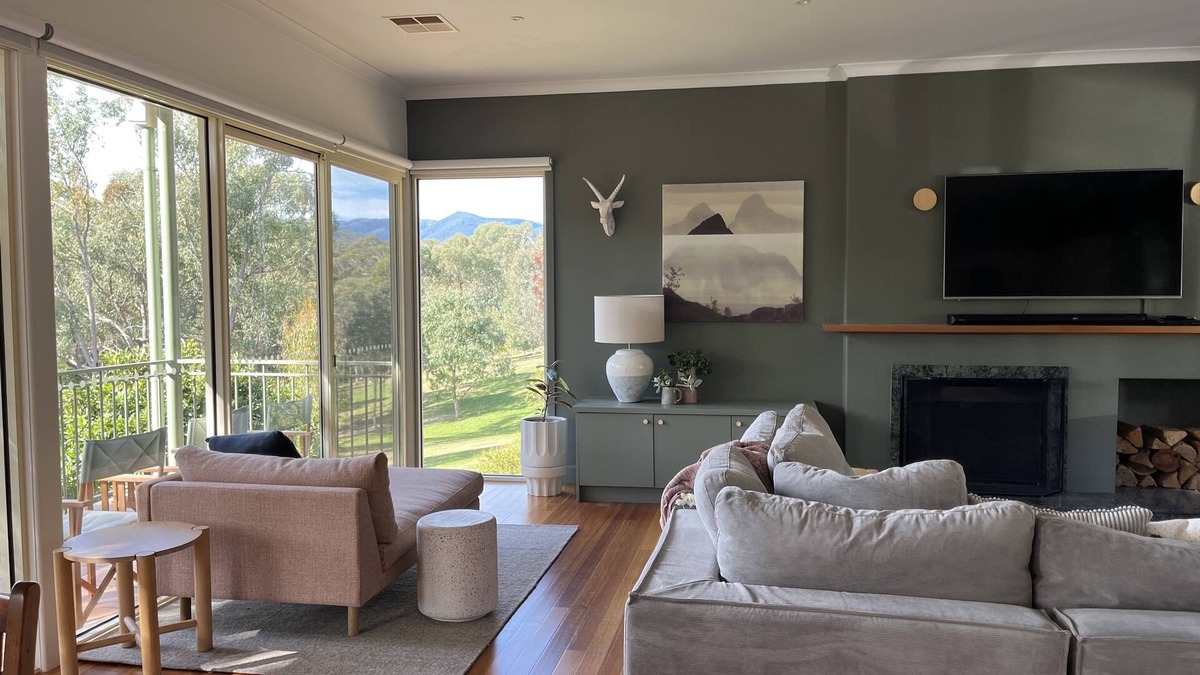 Merrijig House | Mt Buller- Delatite River House Sleeps 12