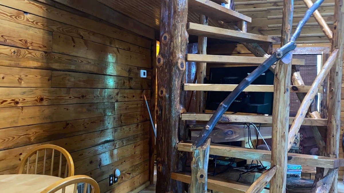 Slade Cabin | Mt Hideaway is in the heart of Red River Gorge & Natural Bridge.