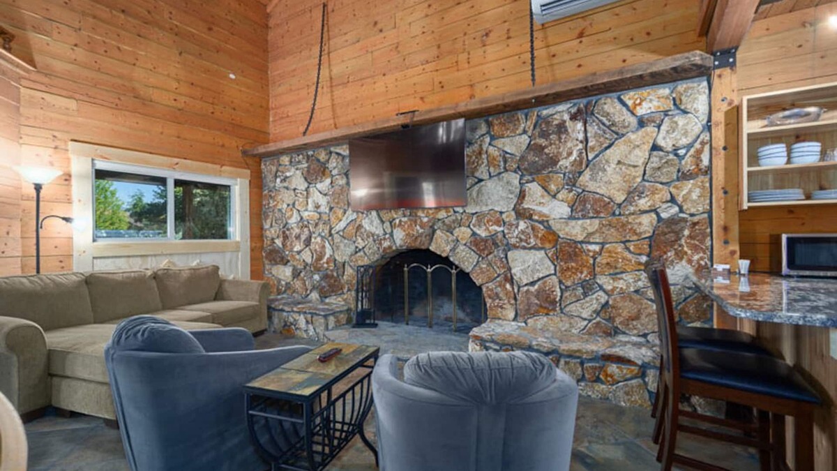 Joseph Condo | Mt. Joseph Lodge in Downtown Joseph: Unit #8