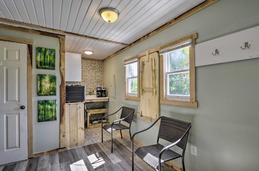 Mt Lookout Apartment | Mt Lookout Tiny House with Backyard and Fire Pit!