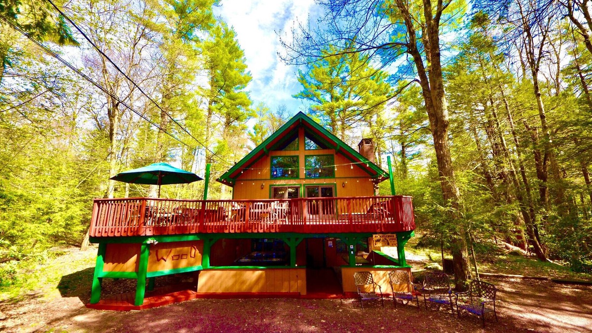 Pocono Pines Cabin | ⛰⛵️⛱Mt. Maplewood Lodge❤️Family Budget☆Ski☆Cabin☆Hot⛷Tub☆Game Rm☆Dogs+