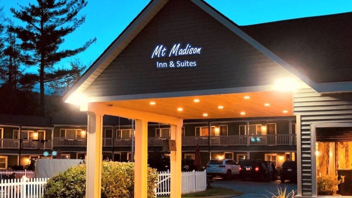 Upper Village Hotel | Mt Madison Inn & Suites