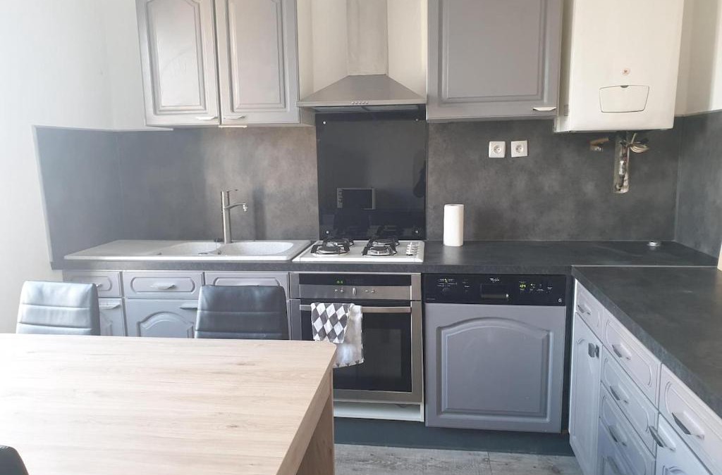 Mont-Saint-Martin Apartment | Mt St Martin ,1er étage, 3 lits doubles séparés