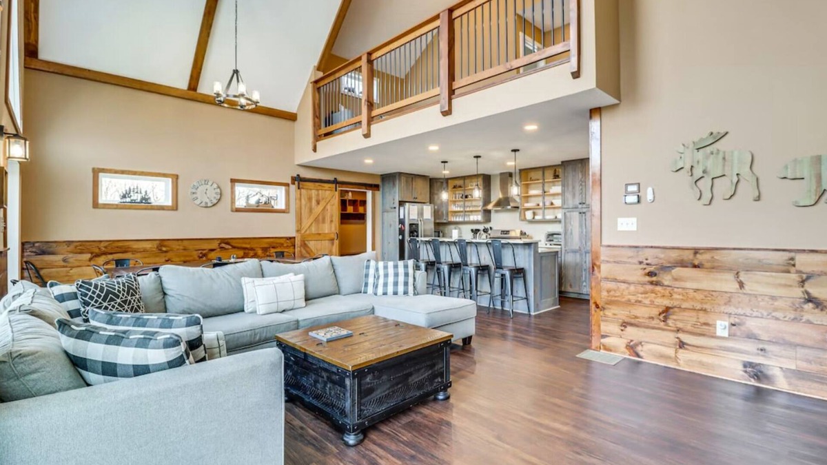 Sybertsville Ski Chalet | Mt. Top Rustic Chalet in Eagle Rock Resort.