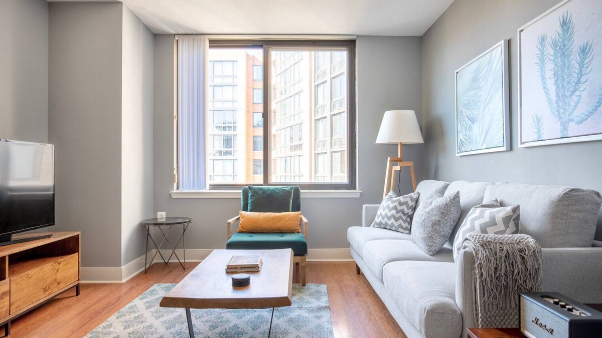 Mount Vernon Triangle Apartment | Mt Vernon 1BR, w/Gym, near metro, Convention Ctr. by Blueground