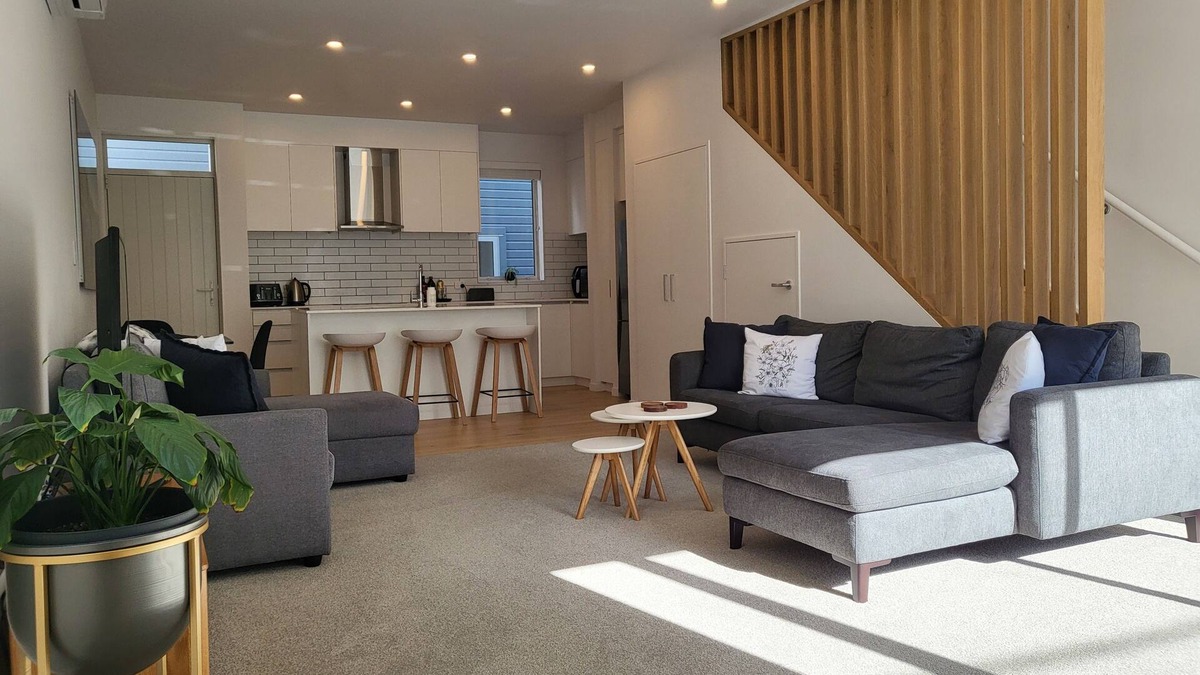 Wellington House | Mt Vic City Fringe w/free carparking