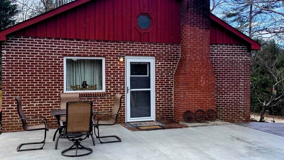 Travelers Rest Cabin | Mtn Cabin Getaway-Best Location! Patio w/firepit-amazing views! Relax & unwind!