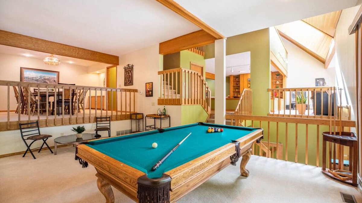 Sandy Villa | Mtn. Home-Sauna, Pool Table, Mins to Ski/Hike/Bike