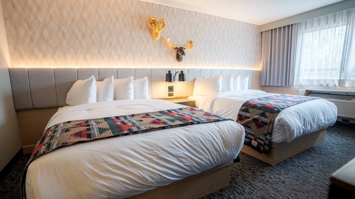 Silvertip Hotel | MTN House By Basecamp - Double Queen
