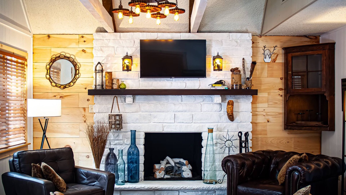 Albrightsville Cabin | Mtn Modern Couples Retreat PetFriendly;FencedYard;Lake;Beach;Pool;JimThorpe;Ski