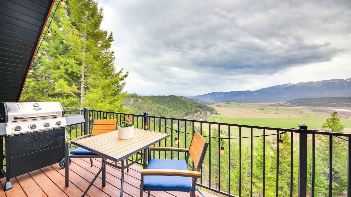 Bonners Ferry House | Mtn & River-View Gem w/Balcony in Bonners Ferry