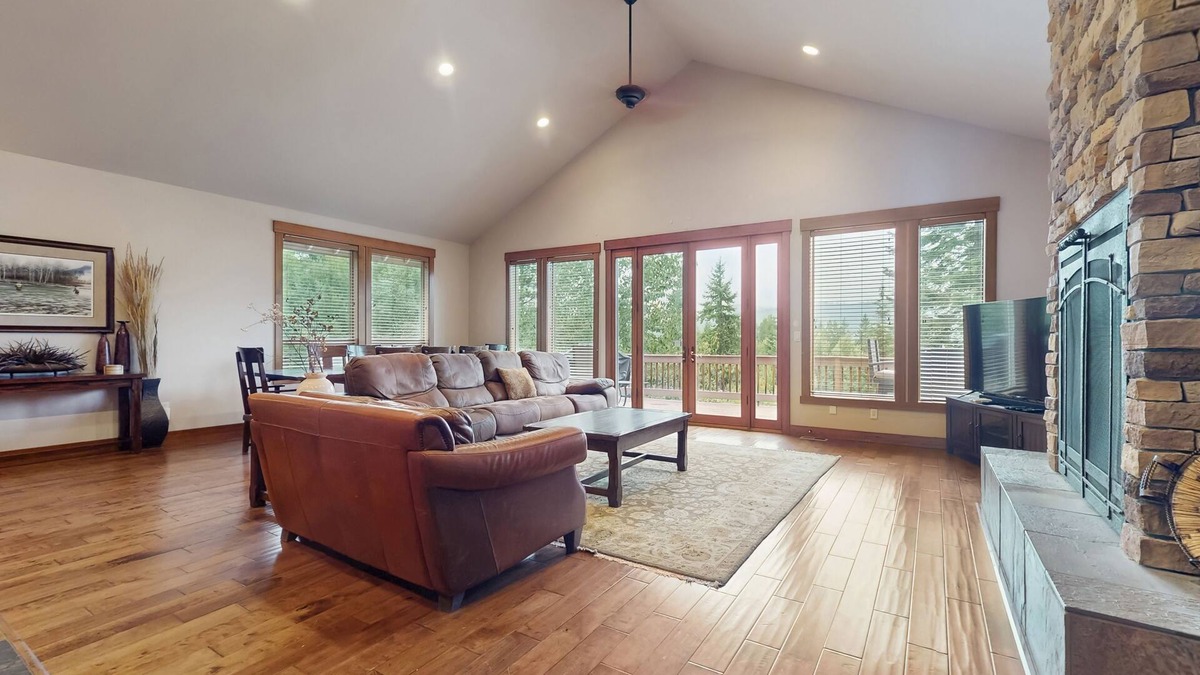 Cle Elum Cabin | Mtn-view cabin with private hot tub, game room, firepit, large deck, fireplaces