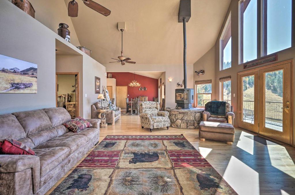 Cripple Creek House | Mtn-View Cabin with Deck, 3 Mi to Cripple Creek!