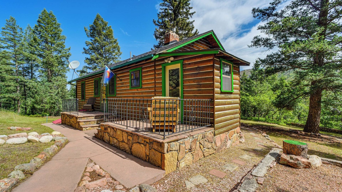 Cascade-Chipita Park Cabin | Mtn-View Cascade Cabin Near Garden of the Gods!