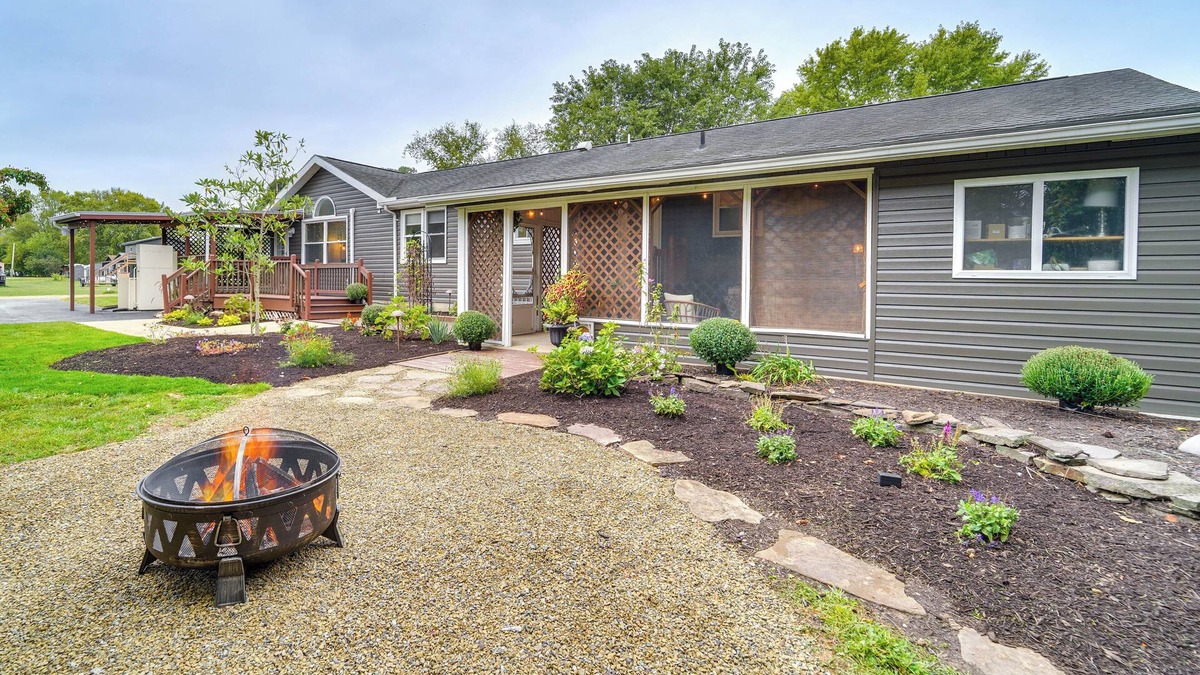 Duncansville House | Mtn-View Escape w/Large Yard in Duncansville!
