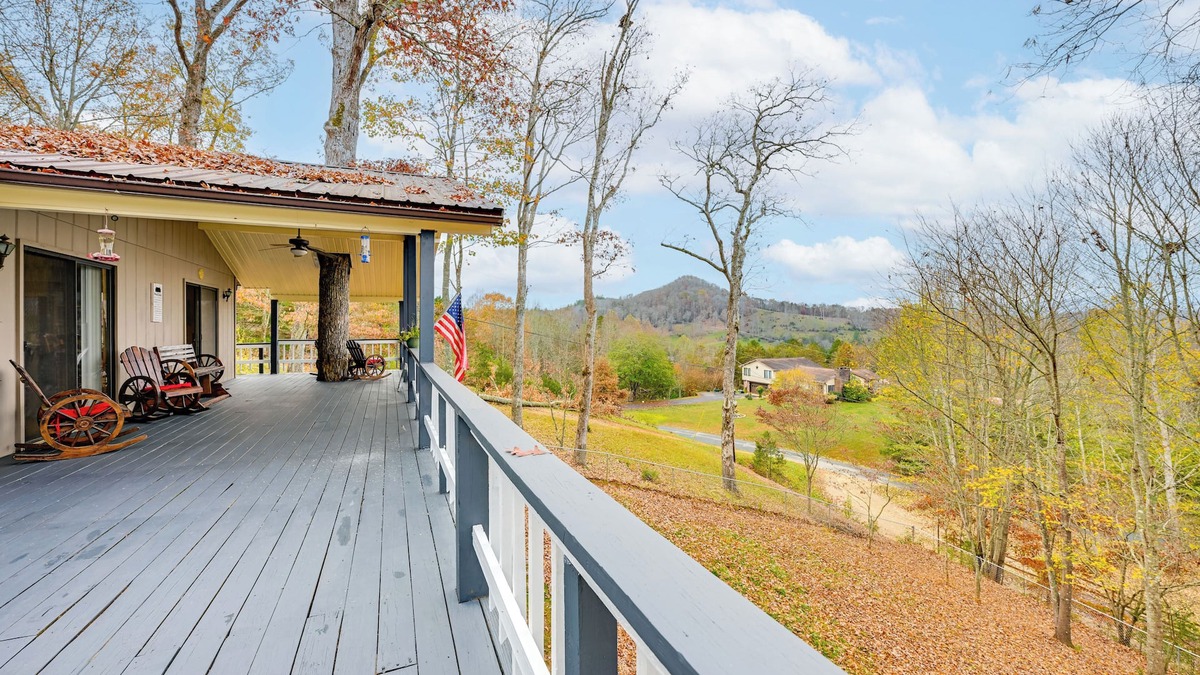 Franklin House | Mtn-View Home w/Game Room in Franklin!
