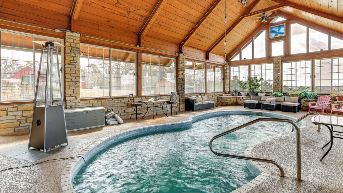 Fairfield Bay House | Mtn-View Shirley Pool House: Pets Welcome!