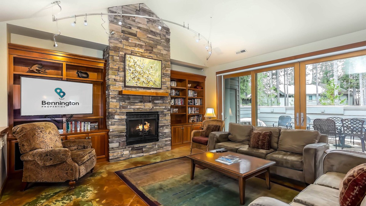 Deer Park House | MTRO9 - Gorgeous Home, theater room, 3 masters, AC, Hot Tub, Ping Pong
